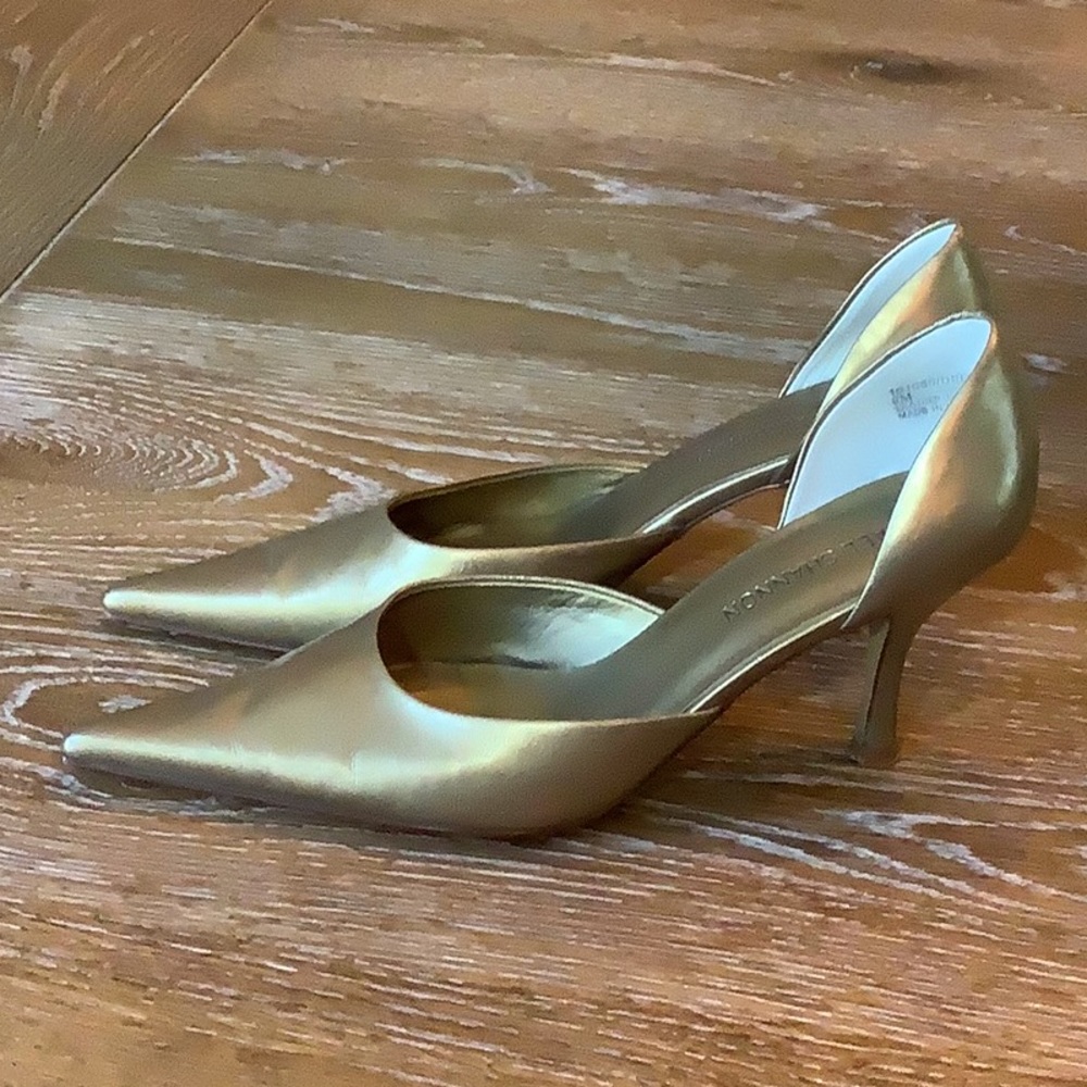 Michael Shannon Gold Heels Size: 8